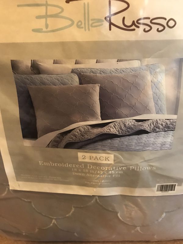 Pillows Decorative 2 pack Bella Russo for Sale in Cleveland, OH - OfferUp