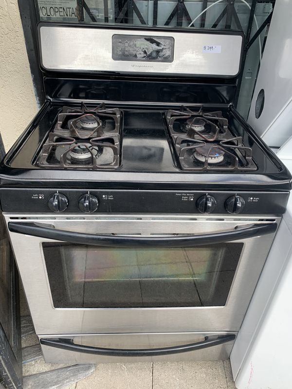 Frigidaire gas stove 30 wide 4 burner 2015 for Sale in Chino Hills, CA