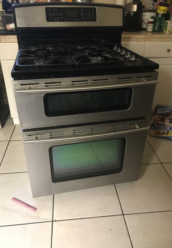 Gas Range Electric oven, upper and lower oven ( jennair) 5 Burner for