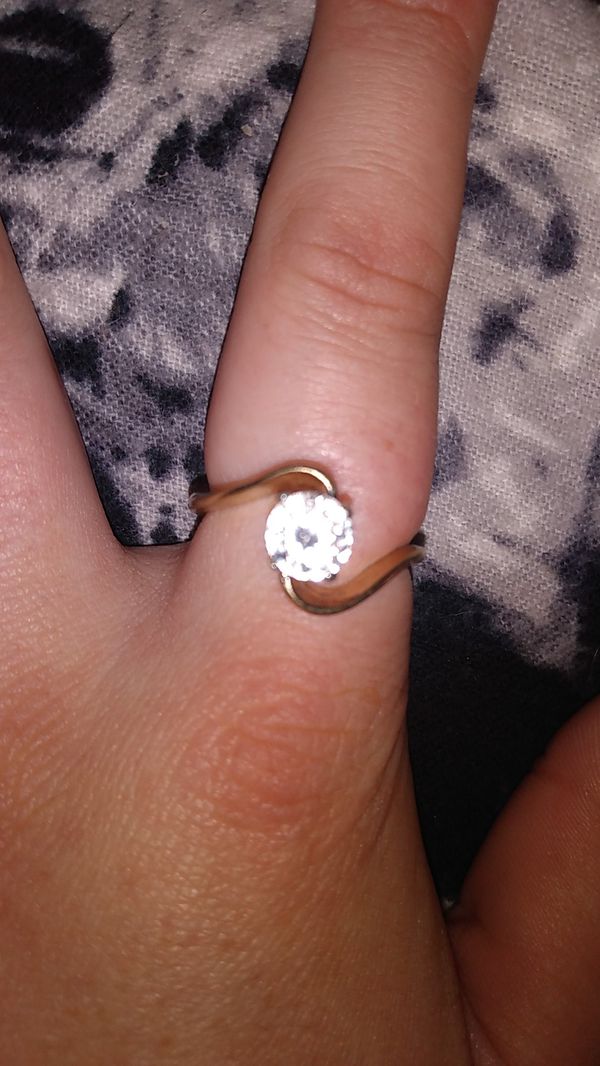 10kt Diamond Ring for Sale in Memphis, TN - OfferUp