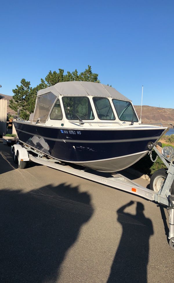 03 boulton sea skiff 24’ with trailer. Air seats 2 beach 