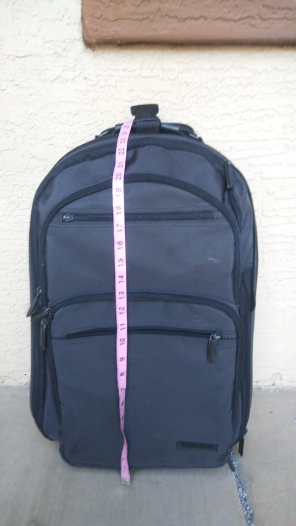 eddie bauer 22 inch carry on wheeled luggage for Sale in Glendale, AZ
