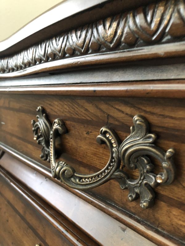 Michael Amini Bedroom Set( 6 Items) for Sale in Winter Garden, FL - OfferUp