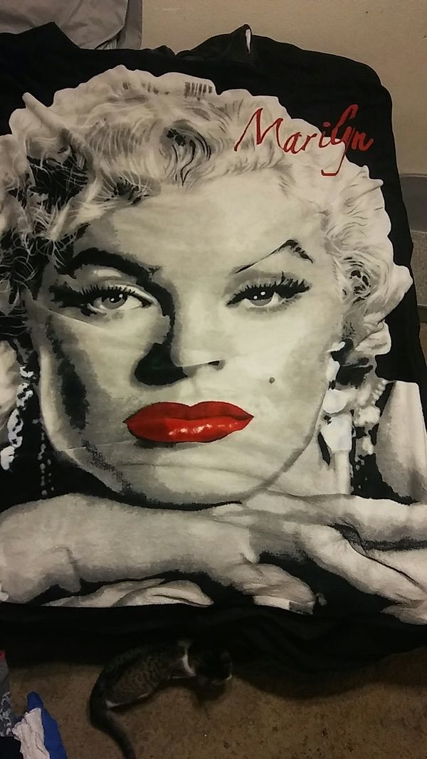 Marilyn Monroe fleece throw blanket for Sale in San Antonio, TX - OfferUp