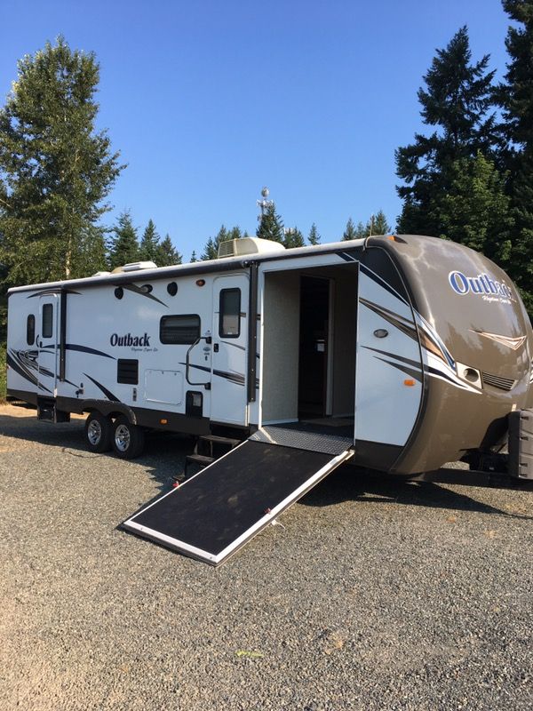 2014 Keystone Outback Super Lite 310TB toy hauler pull behind trailer for Sale in Bonney Lake