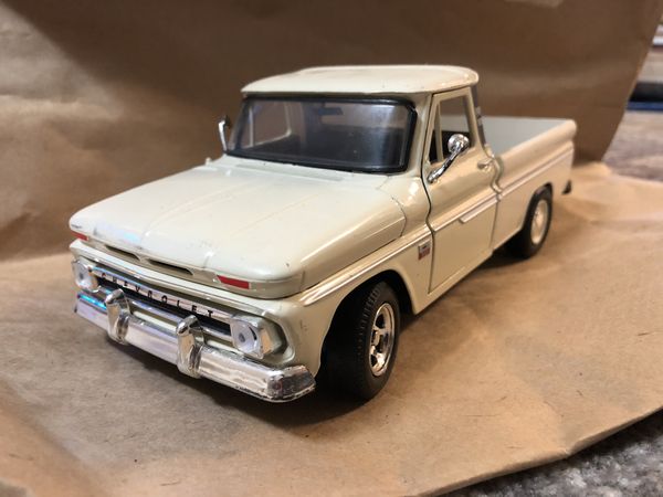 1966 CHEVROLET C10 PICK-UP TRUCK OFF-WHITE WELLY 1:24 DIECAST CAR MODEL ...