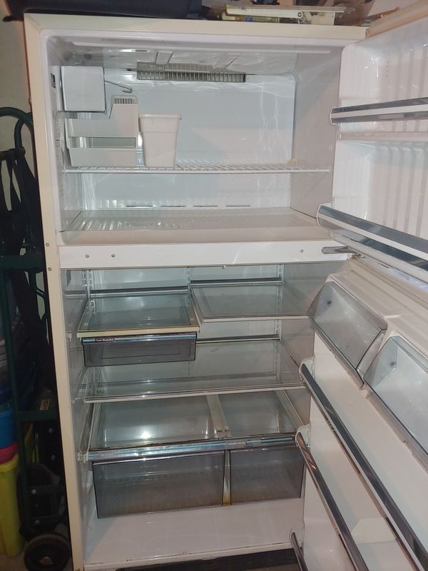 GE 23.6 cu. ft. No Frost Refrigerator/Freezer Model TBH24T for Sale in