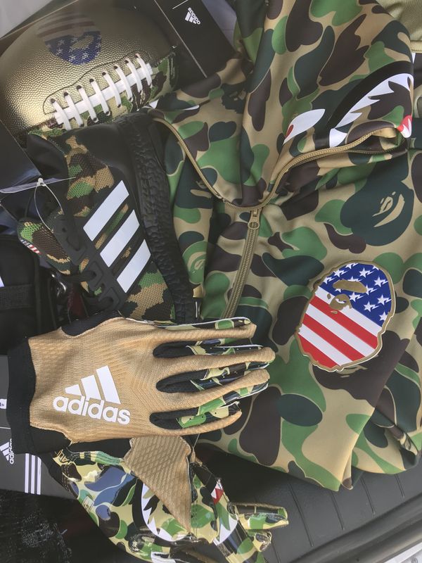 bape football gloves