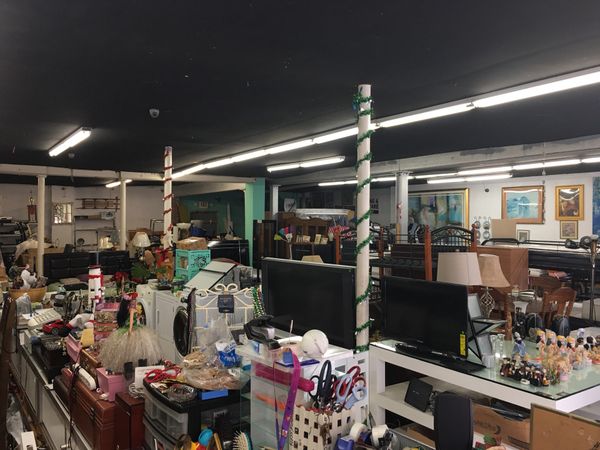 For sale 4lessfurniture en venta mueblería , for Sale in Paterson, NJ