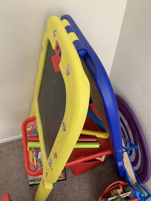 Crayola Kids Dry Erase and Chalkboard Work Easel for Sale in Las Vegas