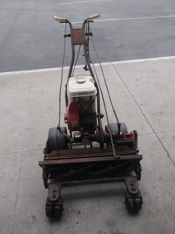 26 inch Tru cut front throw lawn mower for Sale in Bakersfield, CA