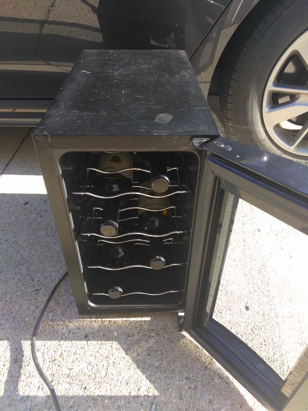 Frigidaire 8 Bottle Wine Cooler for Sale in Mason, OH OfferUp