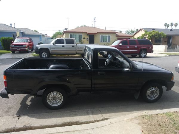 92 Toyota pickup Tacoma for Sale in Bell Gardens, CA - OfferUp