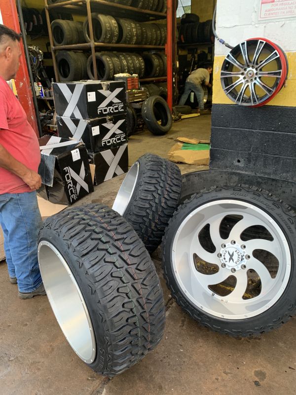 24x14 Xtreme force on 35x12.50x24 8 lug brand new for Sale in Pearland