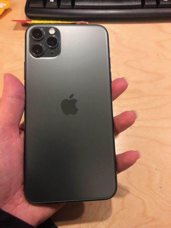 iPhone 11 Pro Max 64Gb .. ATT ONLY for Sale in Seattle, WA - OfferUp