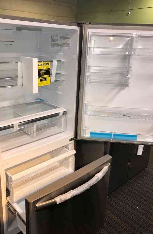 Brand New Hisense 17.1cu ft Counterdepth BottomFreezer Refrigerator