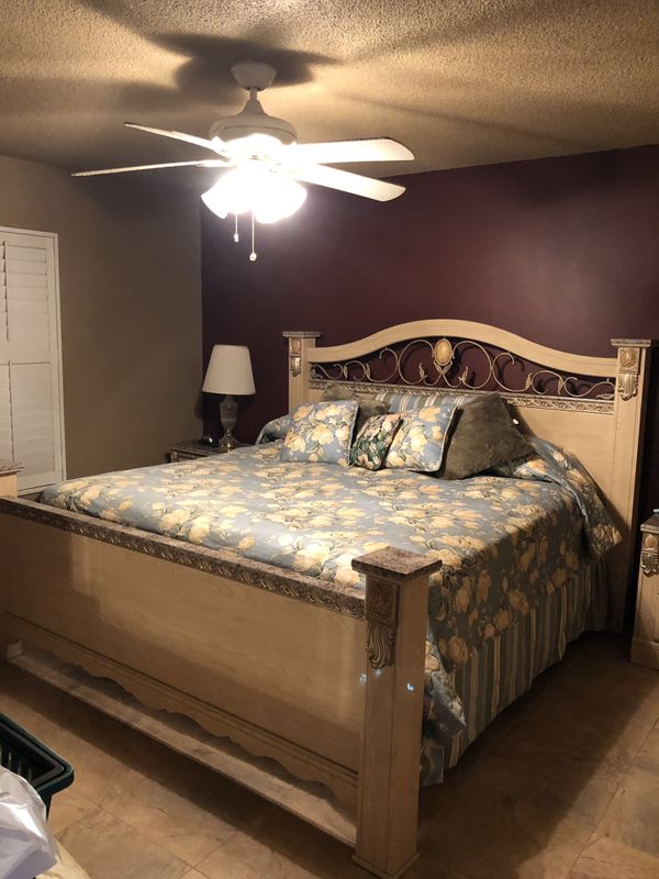 King size bedroom set for Sale in Port St. Lucie, FL - OfferUp