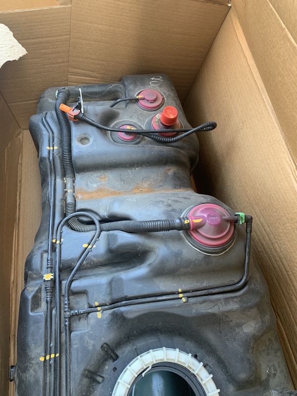 Toyota tundra 07-12 38 gallons oem upgrade gas tank for Sale in Gardena