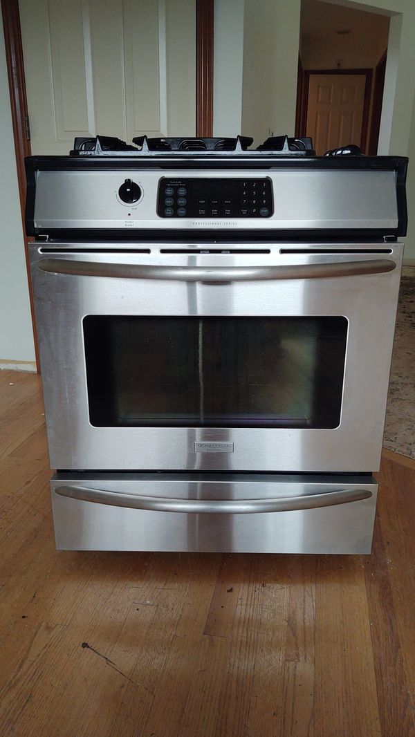 Frigidaire electrolux gas oven/stove for Sale in West Linn, OR OfferUp