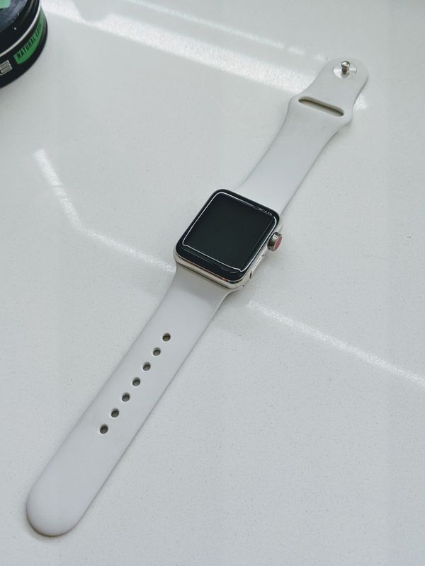 beda iwatch gps dan cellular