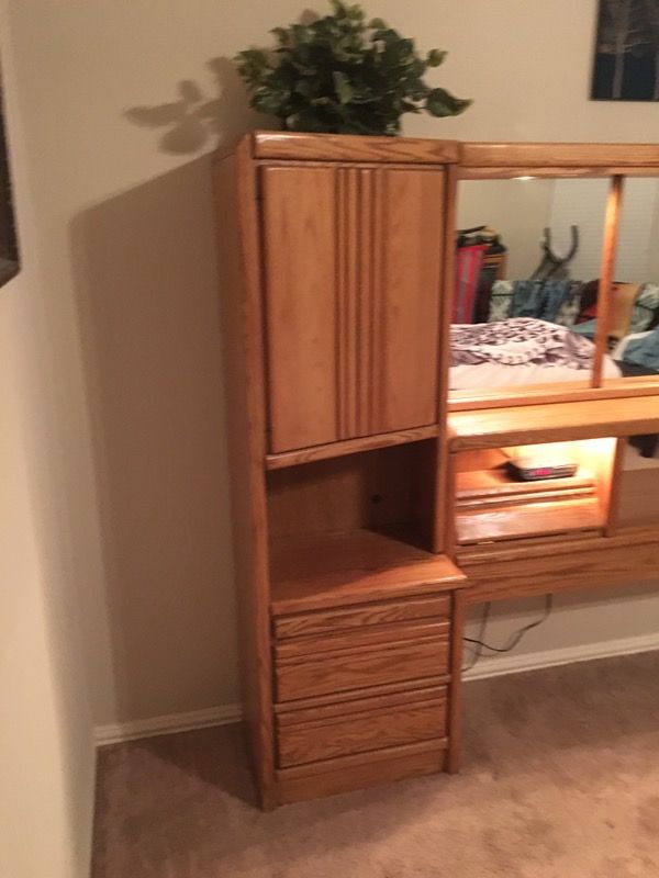 King Oak Headboard Blackhawk Furniture for Sale in Little Elm, TX