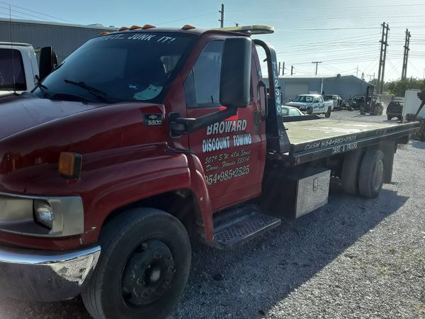 2006 Chevy 5500 flatbed tow truck for Sale in Fort Lauderdale, FL - OfferUp