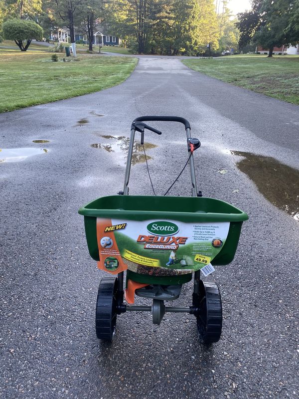 Scott’s Fertilizer Push Spreader for Sale in Cheshire, CT OfferUp