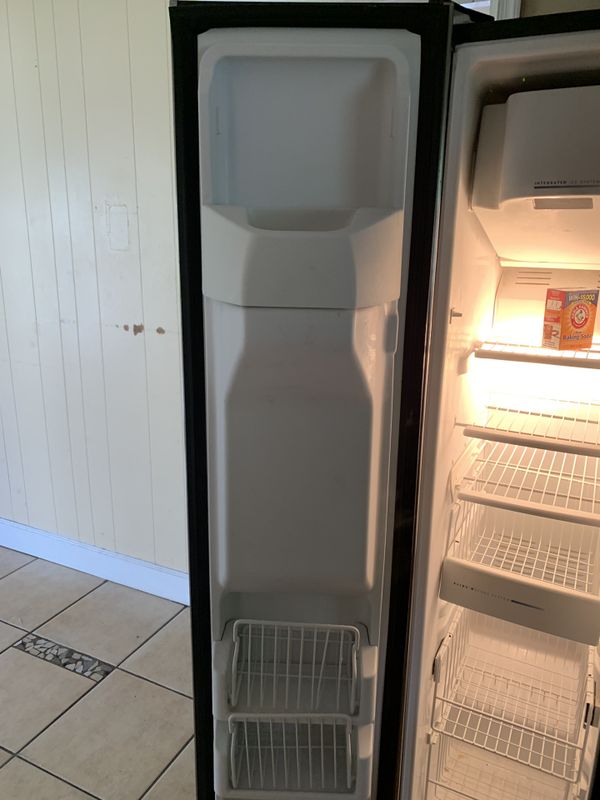 GE Refrigerator No water comes out of the device. If it makes ice