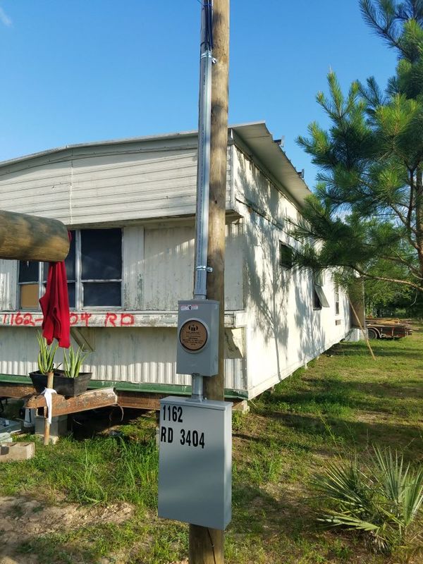 Poste de luz light pole utility mobile rv centerpoint Entergy trailer