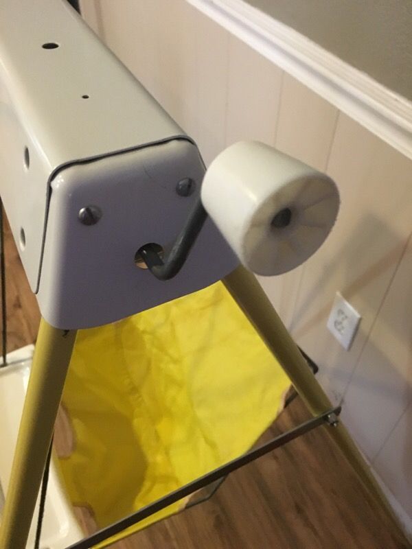 Hand crank baby swing swyngomatic for Sale in Grand Prairie, TX OfferUp