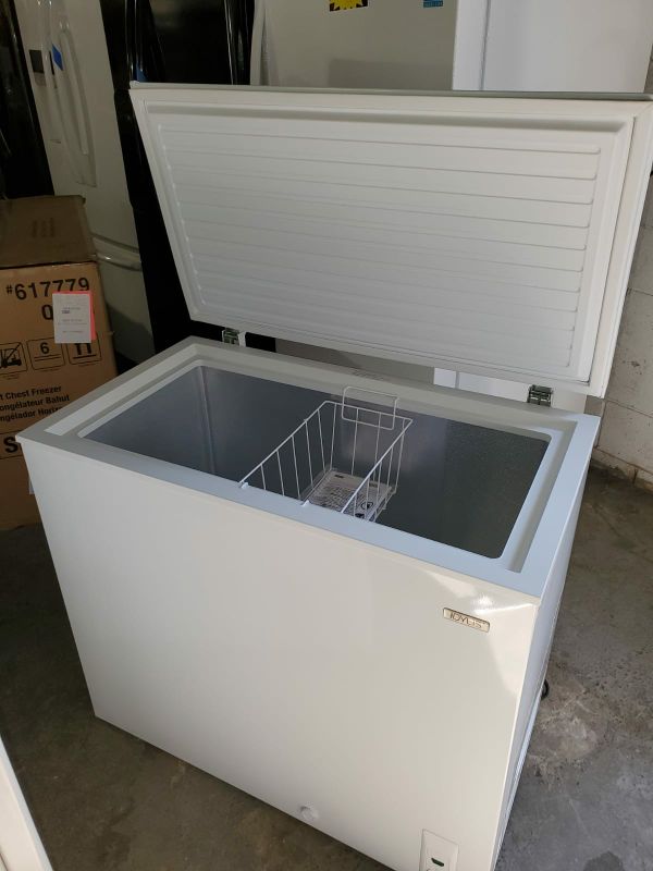New Idylis 7.1cu ft Chest Freezer (White) for Sale in Baltimore, MD OfferUp