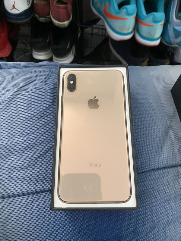 IPhone XS Max - Boost Mobile for Sale in St. Louis, MO - OfferUp