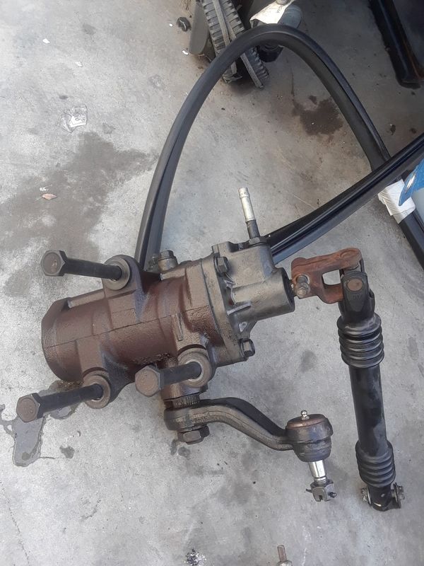 Power steering gear box for 2000 Chevy Suburban for Sale in Los Angeles
