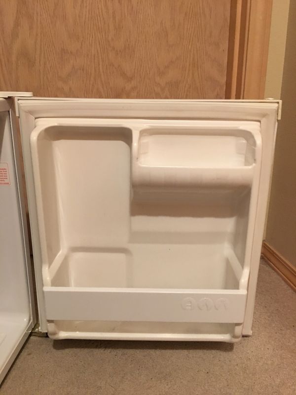 Gold Star Mini fridge (GR051SF) for Sale in Seattle, WA OfferUp