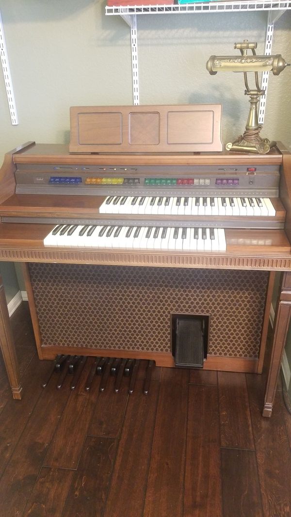 Lowery Debut Magic Genie organ model L70 for Sale in Las Vegas, NV