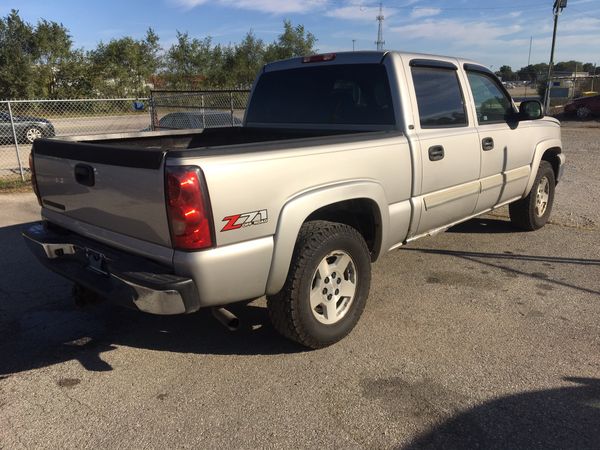 2006 Chevy Quad cab silverado 4x4 for Sale in Indianapolis, IN - OfferUp