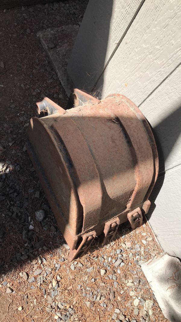 Small tractor bucket for Sale in Lake Stevens, WA OfferUp