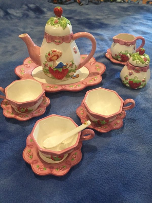 Strawberry shortcake tea set for Sale in Covington, WA OfferUp