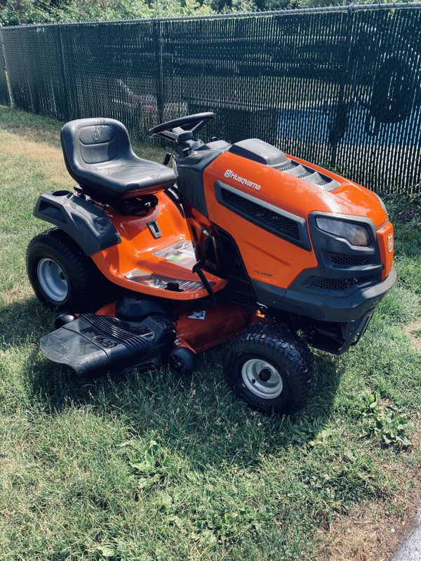 2015 Husqvarna Yth24v48 24hp 48” Hydrostatic Lawn Tractor Riding