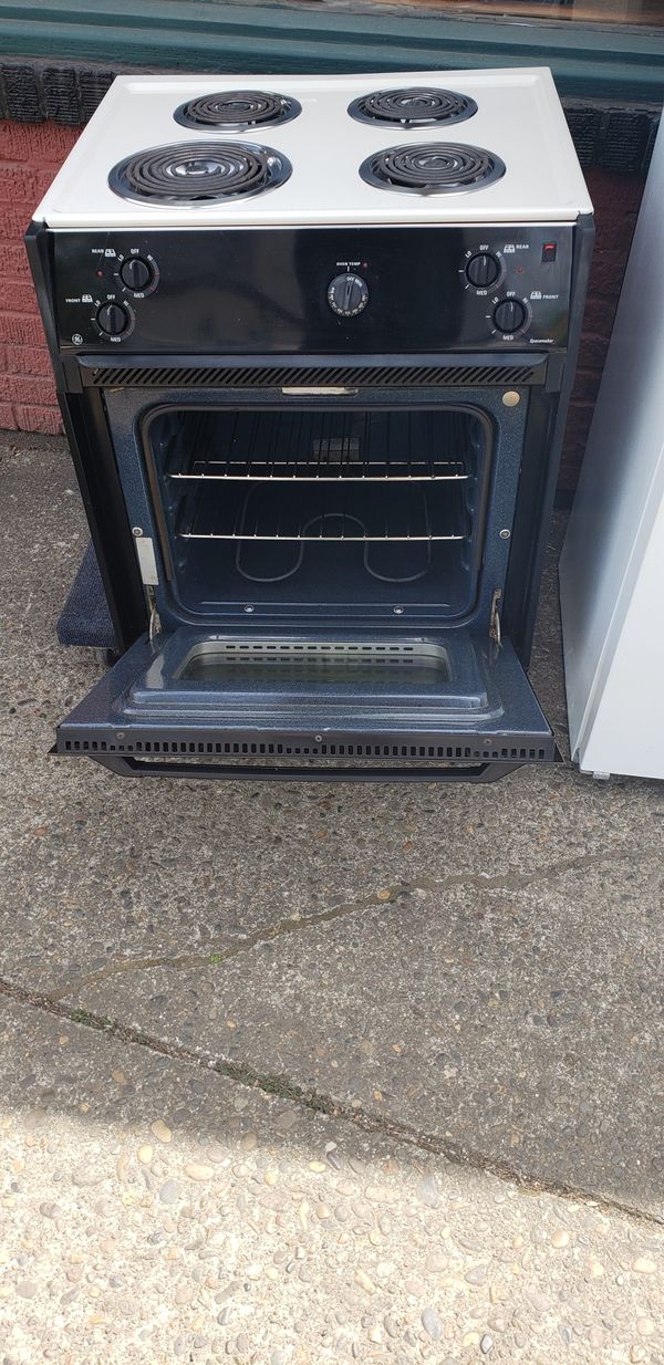 GE27 inch drop in electric range Coil burners are 3 small 1 large