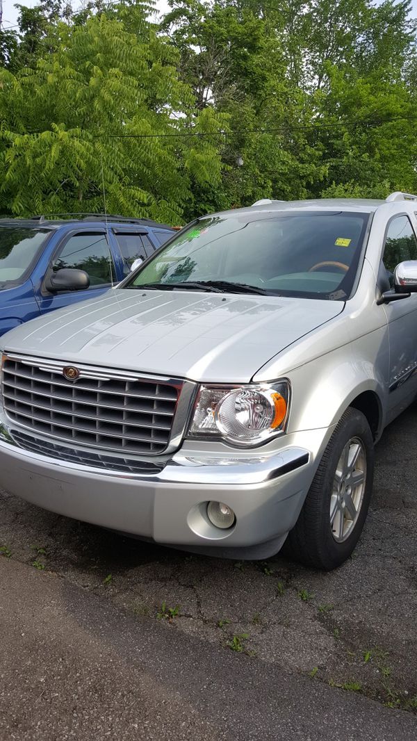 2008 Chrysler Aspen SUV with 3rd row seating for Sale in ...
