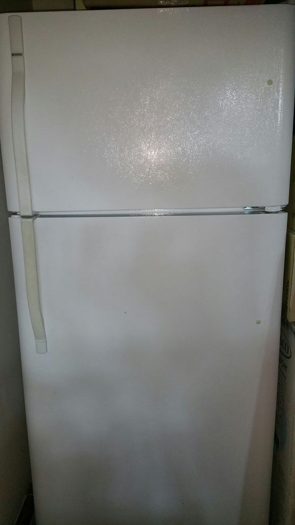 Kenmore Refrigerator Model 253 White 18 cu. ft. for Sale in Bothell, WA