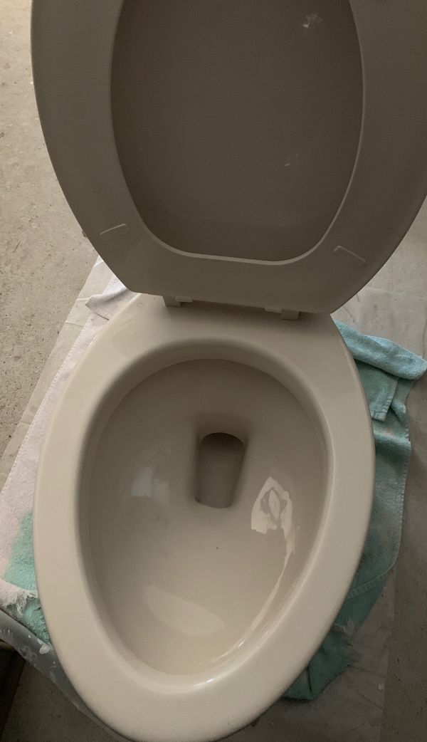 American Standard toilet —cream/almond color for Sale in Virginia Beach