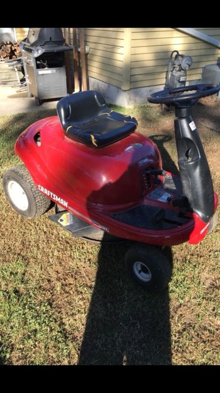 Craftsman DRM 500 Riding Mower 9hp w bagger attachment for Sale in ...