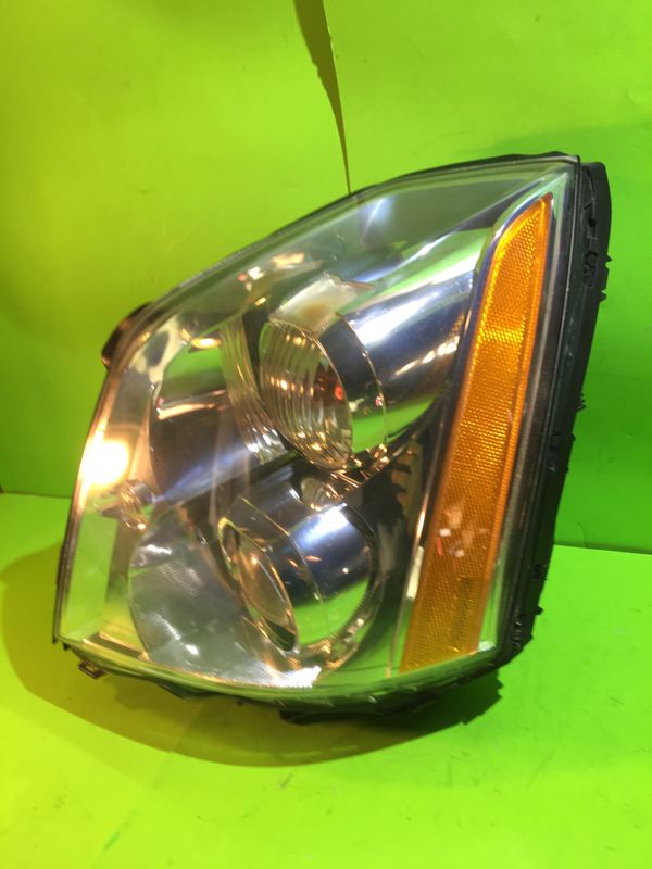 2006 2007 2008 2009 2010 2011 Cadillac DTS Headlight left/driver side