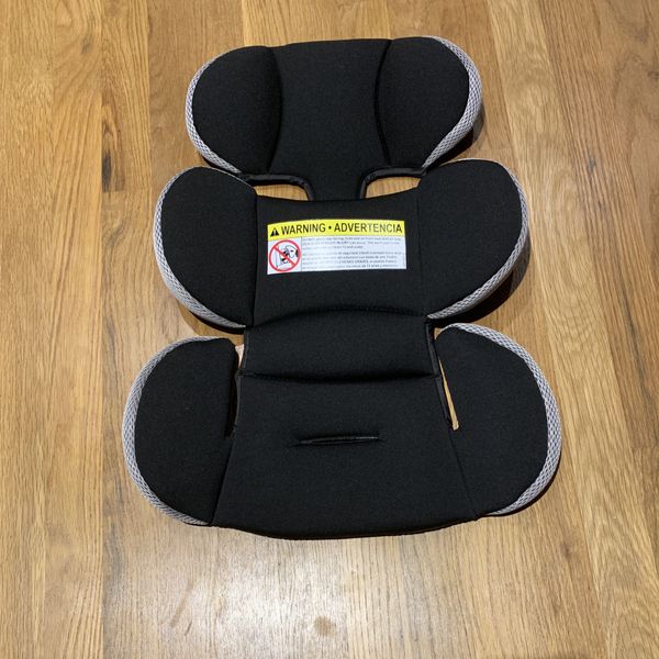Free infant insert for Graco 4ever car seat for Sale in Issaquah, WA
