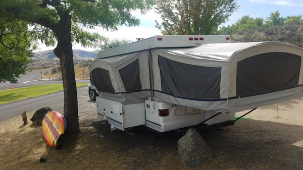 Pop up camper, trailer, 2004 Coleman for Sale in Auburn, WA - OfferUp