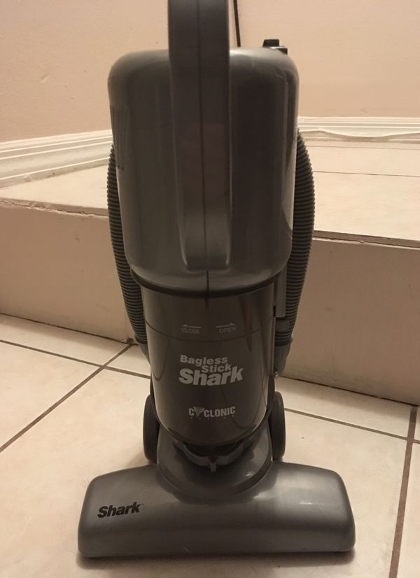 Bagless Stick SHARK “Cyclonic Action” Vacuum for Sale in Clearwater, FL