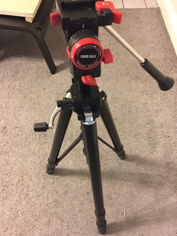 Red accent solid tripod VTR90RA for Sale in Irvine, CA OfferUp