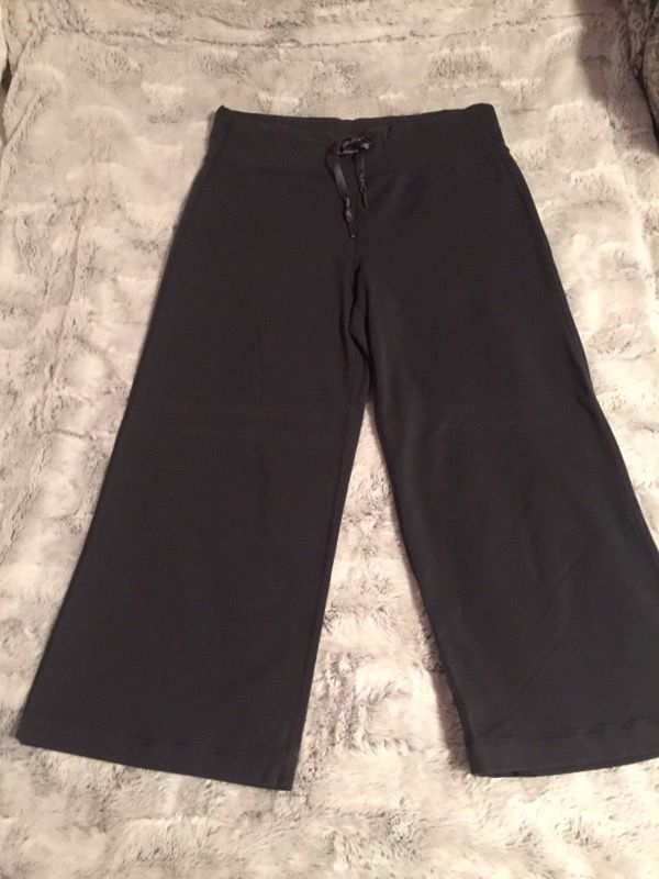 Lululemon Womens Black Capri Pants Size 4 Drawstring CA 35801 RN 1062559  #4897